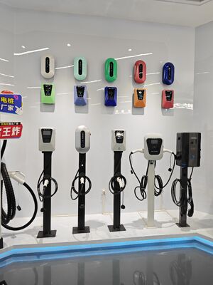 Cargador de vehículos eléctricos de corriente alterna 32A 220V de 7kW montado en la pared