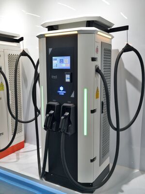 Estación de carga rápida de 60kW DC EV CCS1 CCS2 CHAdeMO GB/T 200-1000V OCPP 1.6J IP54